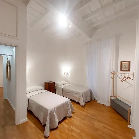 Pantheon Luxury アパート *