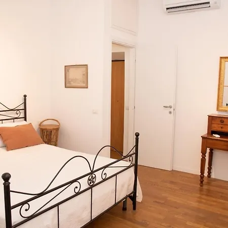 Pantheon Luxury アパート *